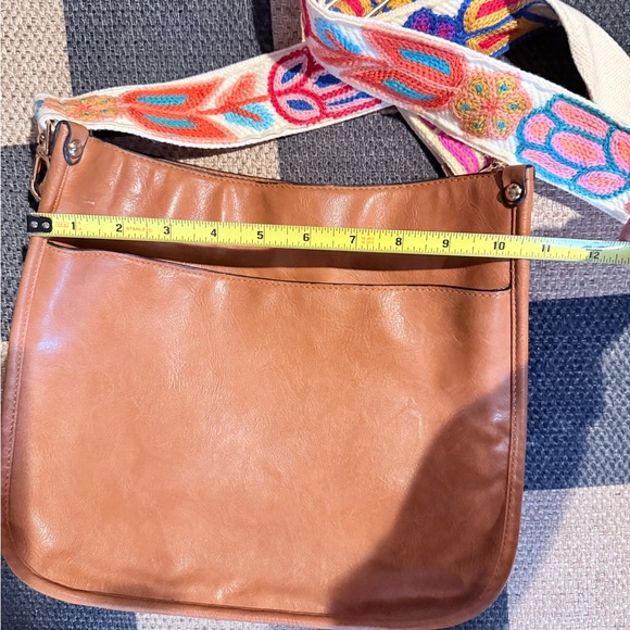 Source Unknown Tan Shoulder Bag with Vibrant Strap - Picture 3 of 4